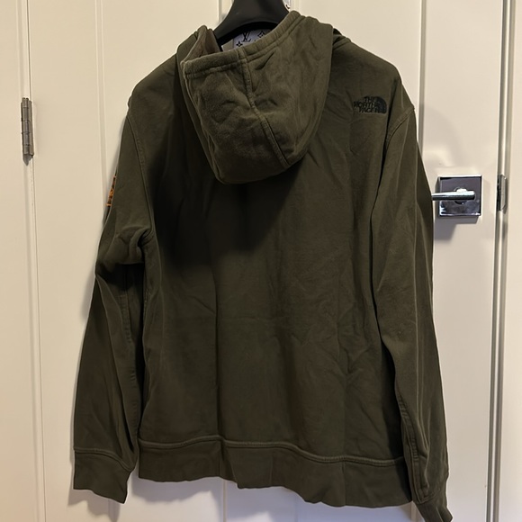 The NorthFace Jacket with logos on the front and back - Picture 2 of 4